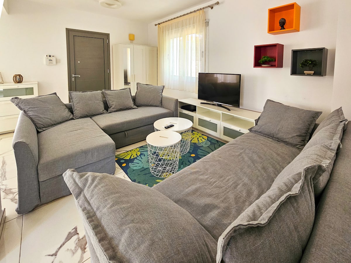 Sunrise Villa 13 · Azure · Living & dining