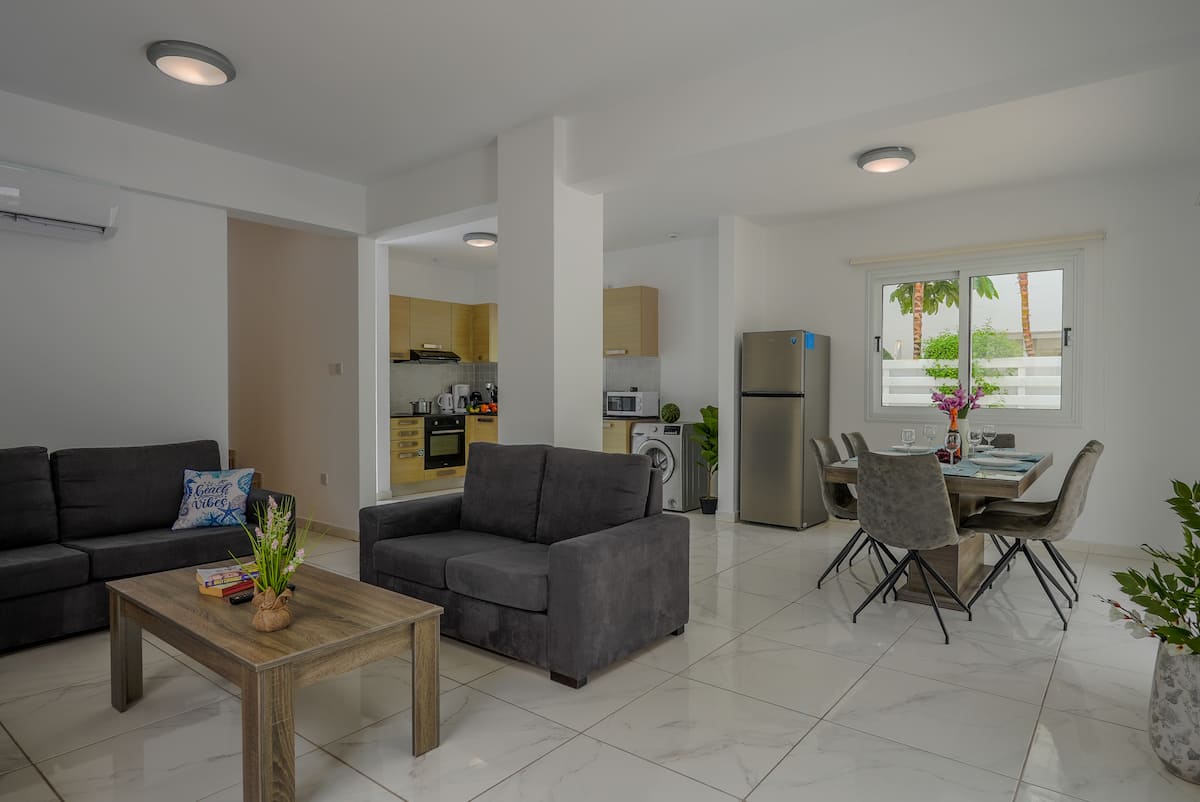 Sunrise Villa 17 · Living & dining