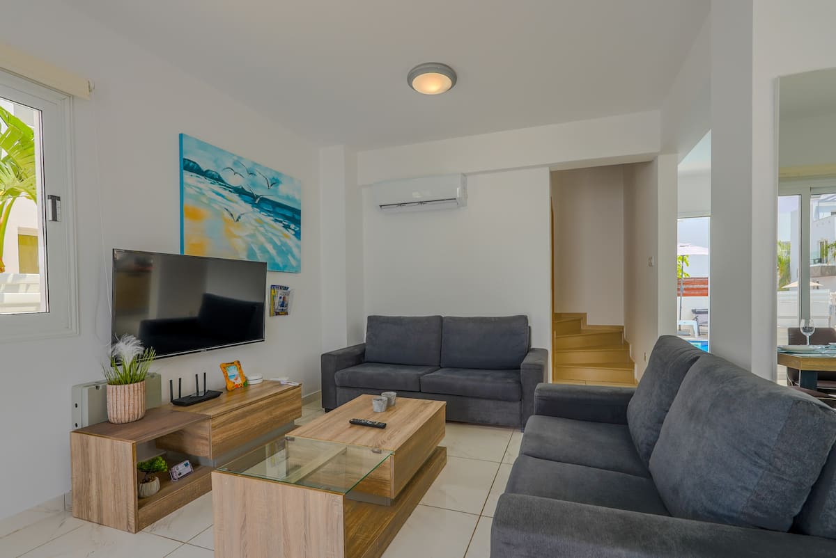 Sunrise Villa 19 · Living & dining