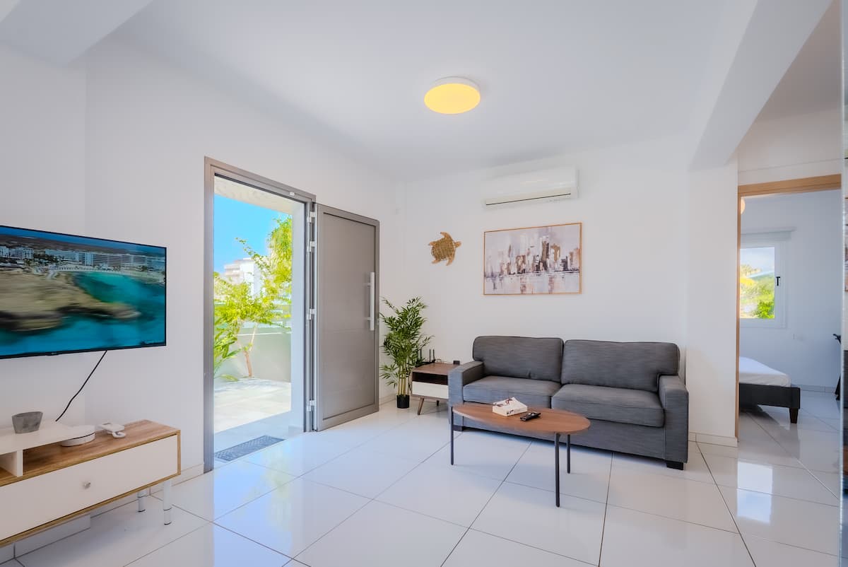 Sunrise Villa 22 · Palm · Living & dining