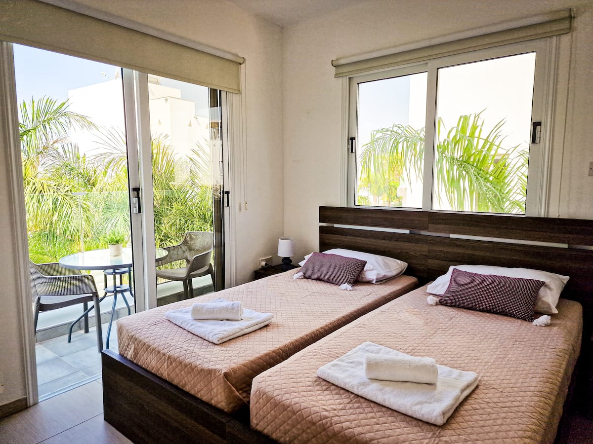 Sunrise Villa 25 · Green Garden · Bedroom 1
