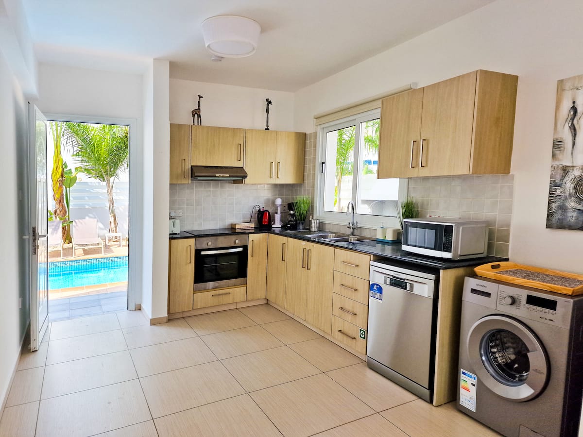 Sunrise Villa 25 · Green Garden · Kitchen