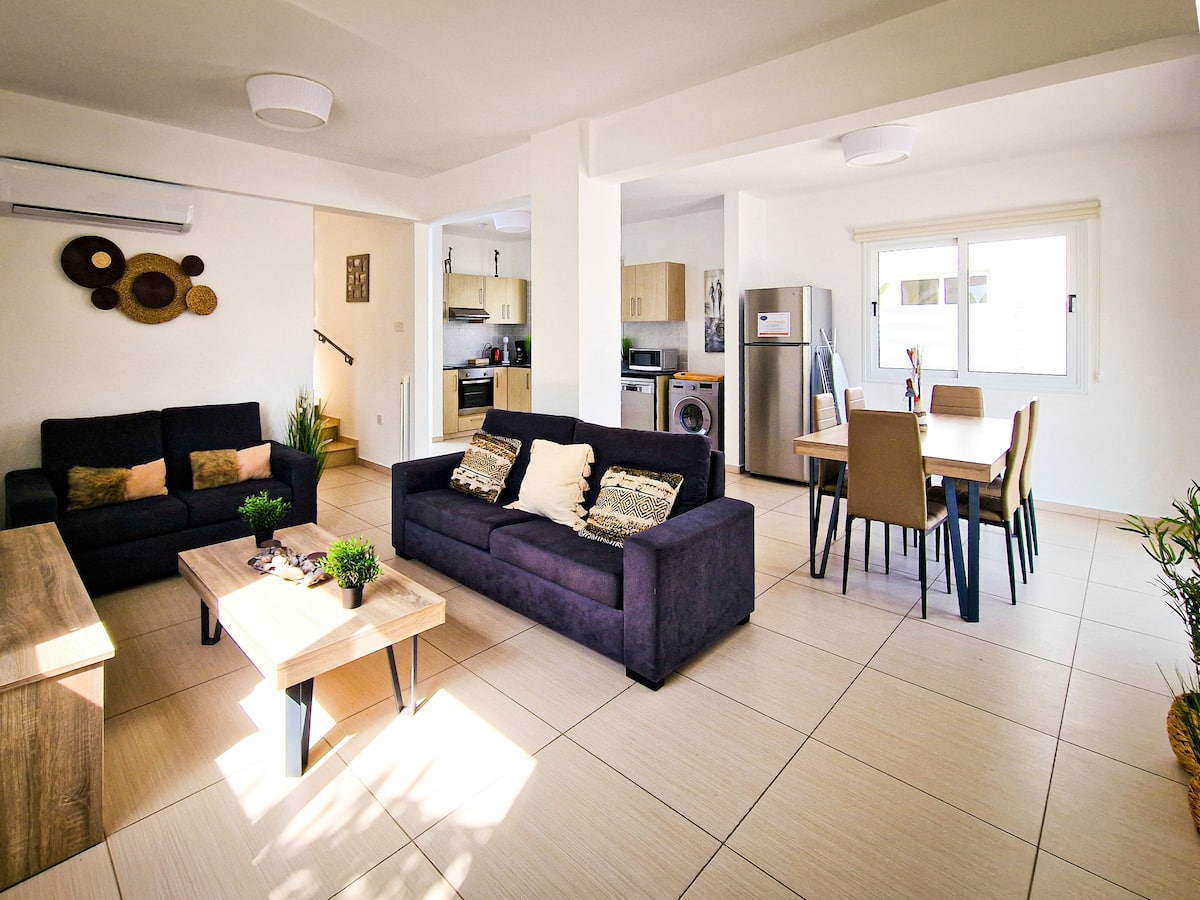 Sunrise Villa 25 · Green Garden · Living & dining