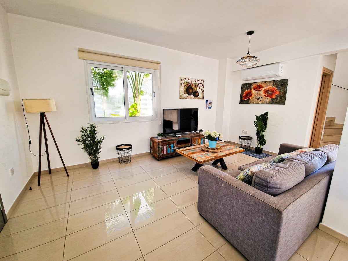 Sunrise Villa 6 · Oleandra · Living & dining