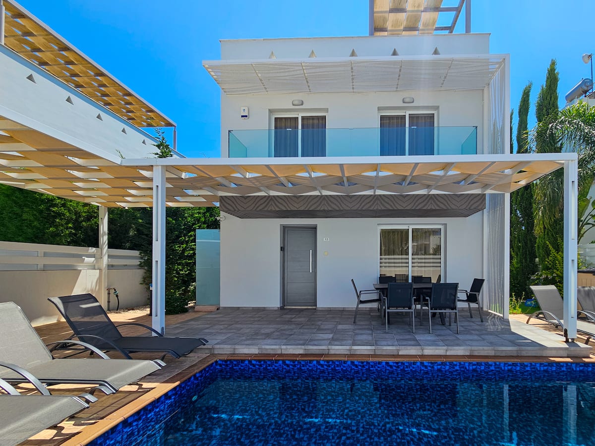 Sunrise Villa 13 · Azure